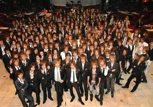 日本第一牛郎，整成“蛇精脸”，一晚就能挣400万，20岁就成董事长？