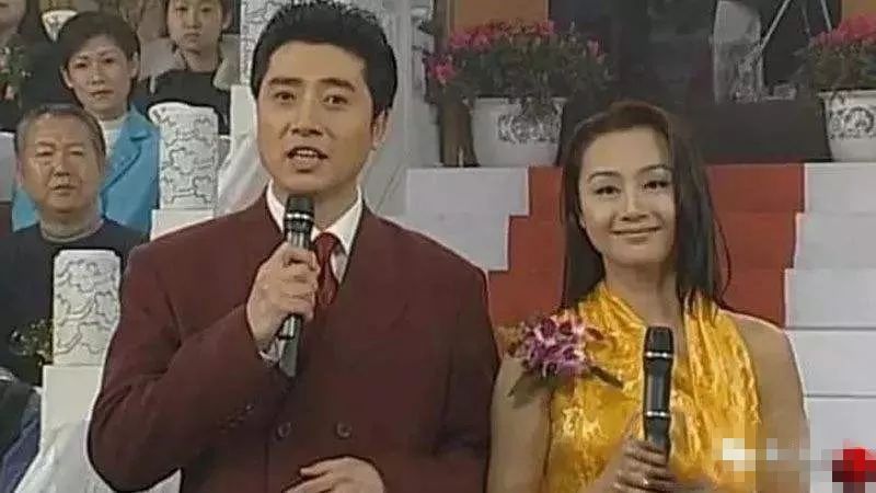 一线女星下嫁小演员，如今她直播卖货，却被网友吐槽“整容脸僵”？