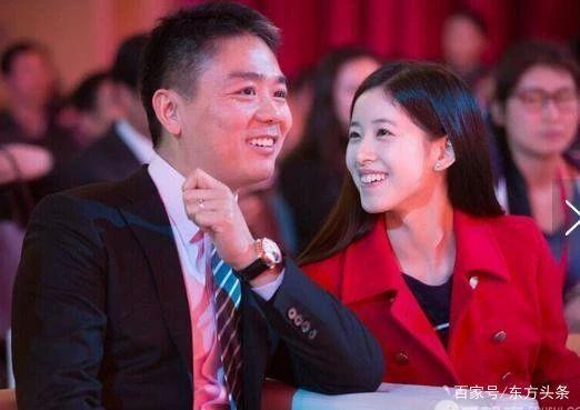 刘强东章泽天合体聚餐，霸道总裁变老婆跟班，同返爱巢和好如初