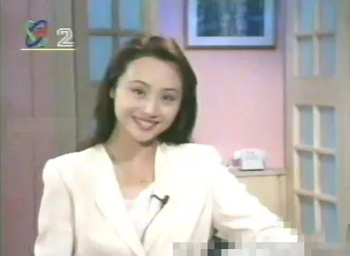 一线女星下嫁小演员，如今她直播卖货，却被网友吐槽“整容脸僵”？