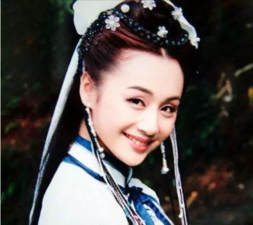 一线女星下嫁小演员，如今她直播卖货，却被网友吐槽“整容脸僵”？
