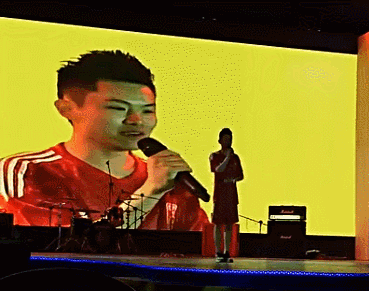 辣眼睛，一个人演一对情侣？圈内明星都来蹭他热度