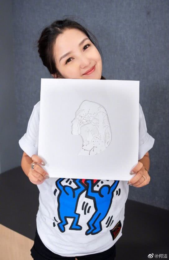 双双出轨婚变三年后，女星继任将孩子视如己出，男方却独居夜会四美女