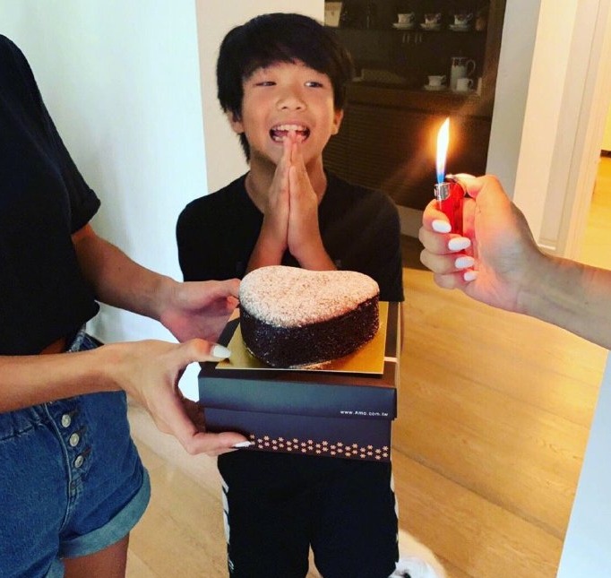 感慨颇多！曹格吴速玲晒照为儿子庆11岁生日