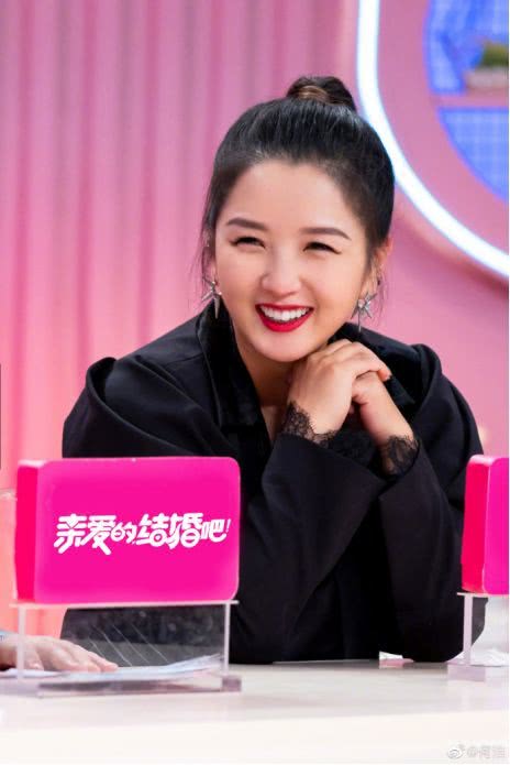 双双出轨婚变三年后，女星继任将孩子视如己出，男方却独居夜会四美女