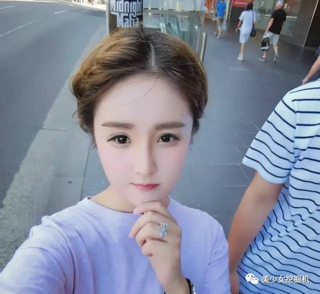 隔一段时间就“变脸”，自拍他拍两个人，网红出道拍电影被全网嘲