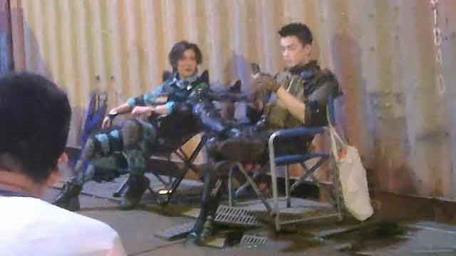 鹿晗深夜现身剧组，搭档吴磊俩人“话不投机半句多”