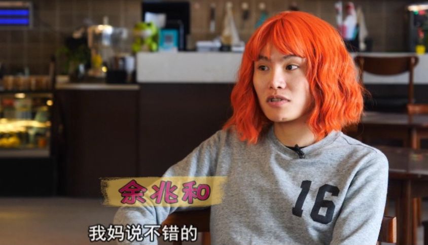 辣眼睛，一个人演一对情侣？圈内明星都来蹭他热度