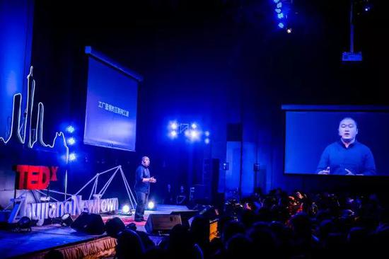 他在工厂卧底三个月，观察蓝领用什么App