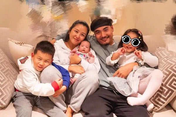 双双出轨婚变三年后，女星继任将孩子视如己出，男方却独居夜会四美女