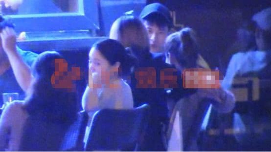双双出轨婚变三年后，女星继任将孩子视如己出，男方却独居夜会四美女