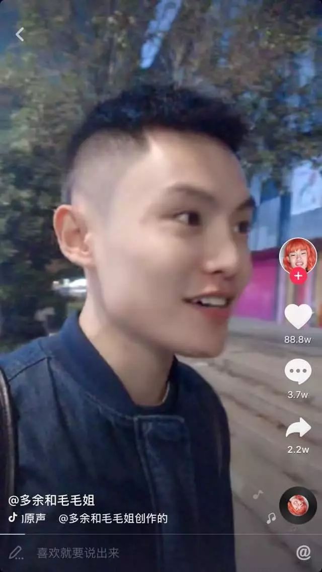 辣眼睛，一个人演一对情侣？圈内明星都来蹭他热度