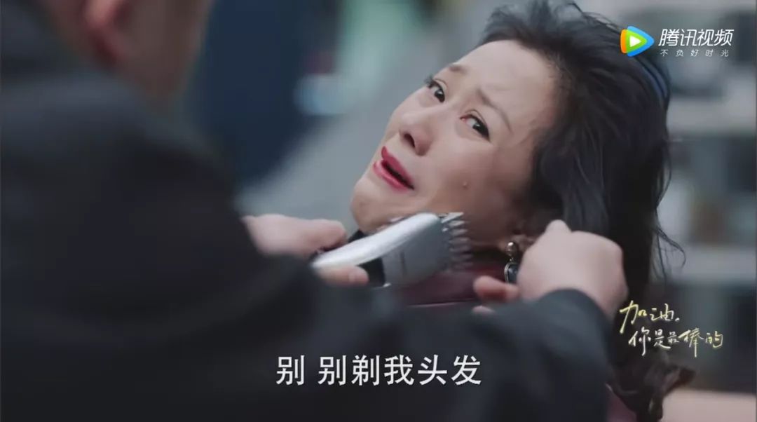 拍大尺度内衣片、和姚晨抢男人，这个大妈凭什么？