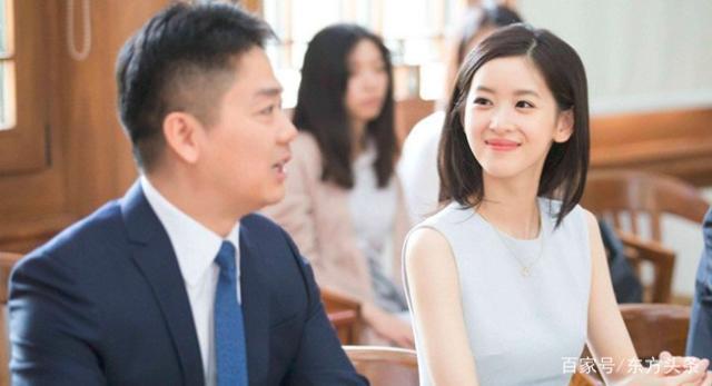 刘强东章泽天合体聚餐，霸道总裁变老婆跟班，同返爱巢和好如初