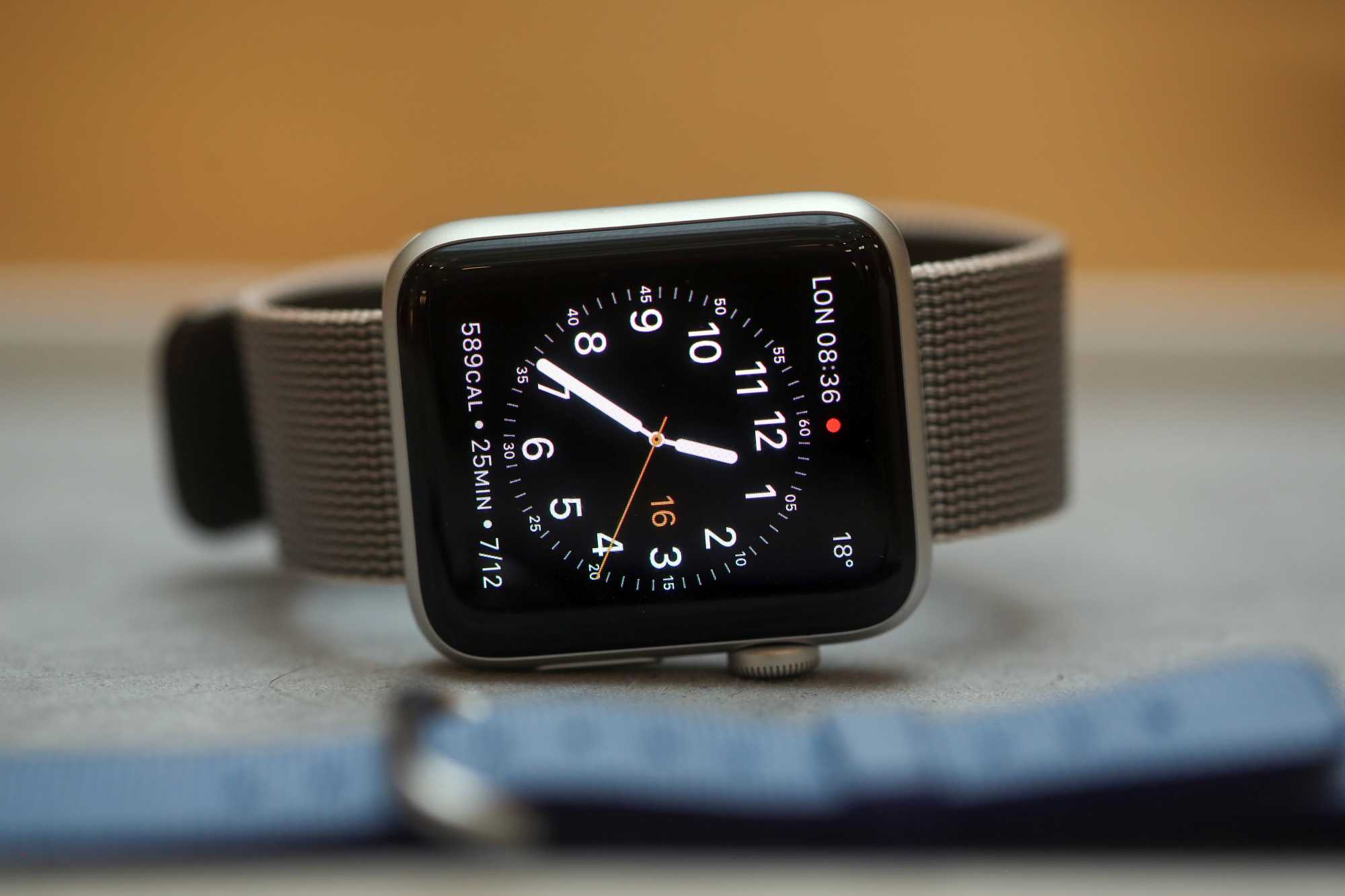 苹果确认Apple Watch 2/3存在屏幕破裂问题 将免费更换