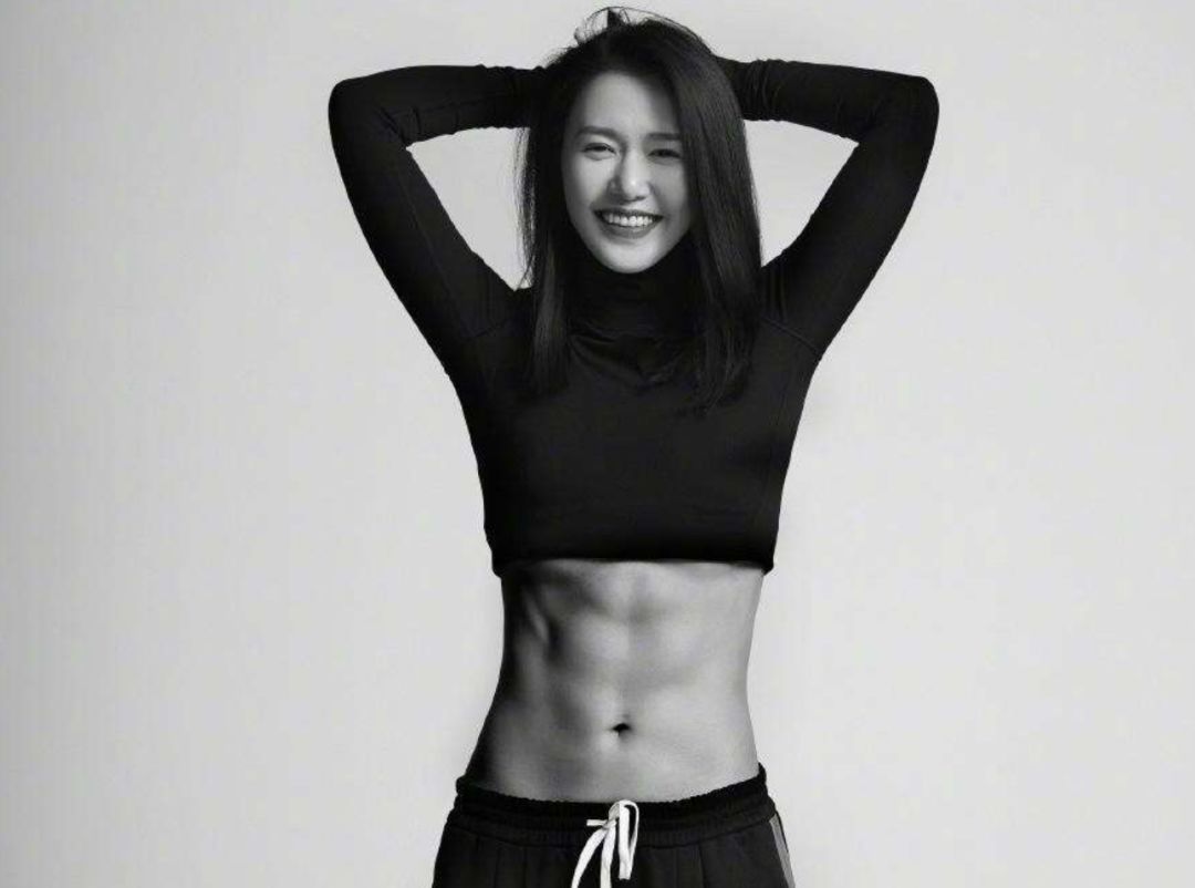 「我一点也不抓马」贵圈“戏精”列传：读书造假的张馨予，砸电视的苏醒，台风天摆拍的薛之谦...