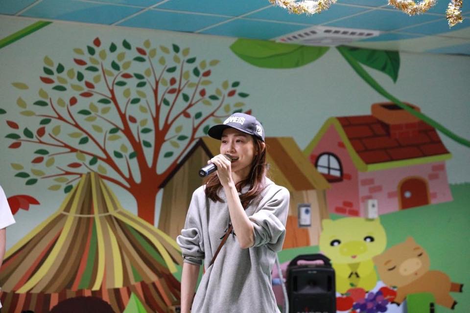 【凤凰网娱乐】范玮琪携手中华儿慈会 关爱贫困儿童健康成长