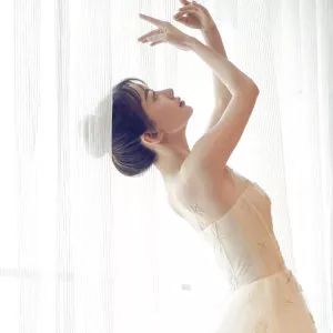 [美少女挖掘机]网球腿、猫咪嗓、爱情公寓里颜值最高的她竟然换了六次脸？