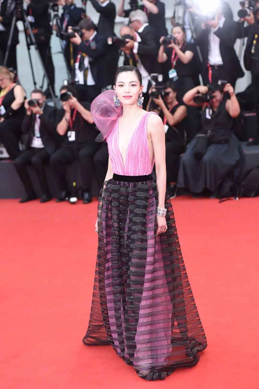 倪妮钟楚曦们还拍什么戏？就在红毯上当个花瓶吧