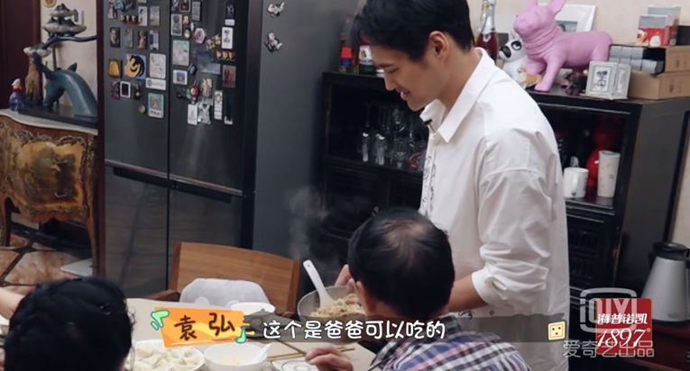 做饭带孩子主动解决婆媳矛盾，这样的24孝好老公她还说只是“标配”？