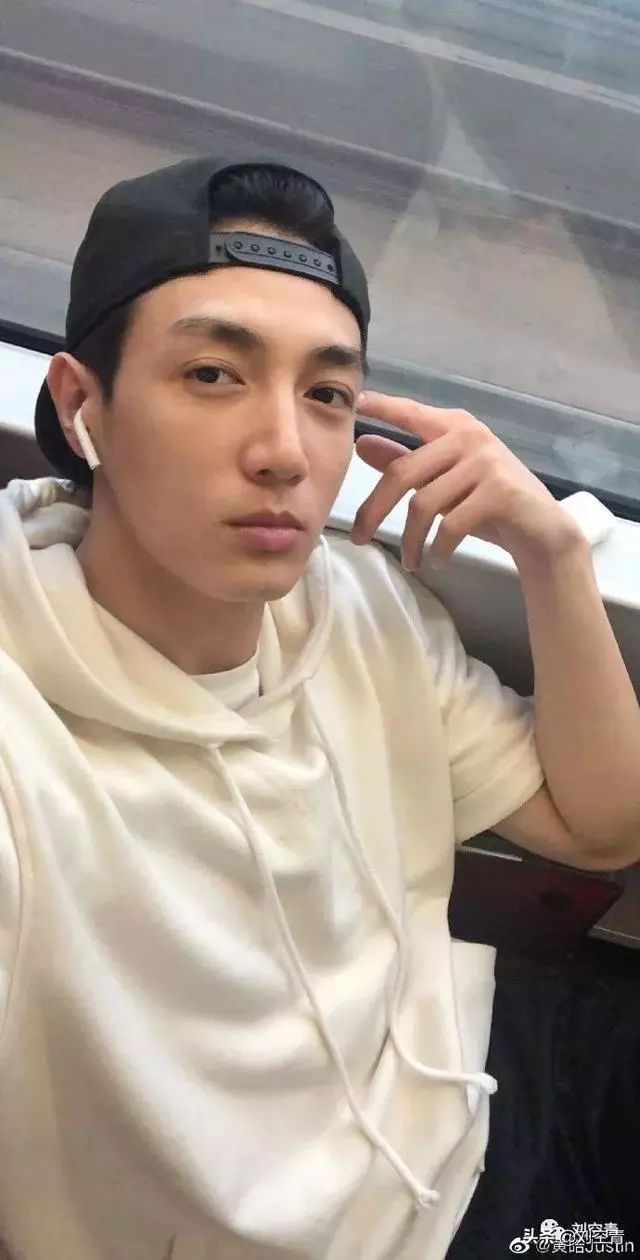 年抛男友萧亚轩找了小自己16岁的大学生！男方被喷借机上位，看完他的背景闭嘴了...