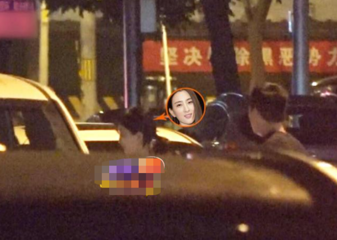 马苏深夜密会两男，吞云吐雾动作熟练