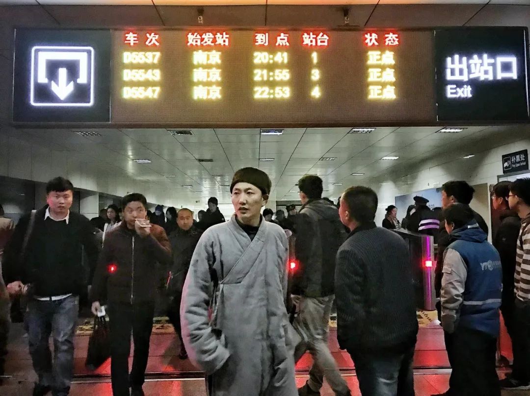 被称“花和尚”，让200多个女人生下孩子，但他活的最男人