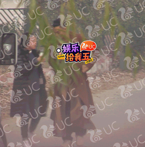 都说明星助理能睡男神，可更多时候是在…提鞋洗内裤睡浴缸啊！