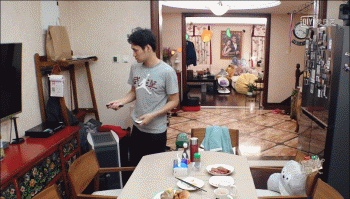 做饭带孩子主动解决婆媳矛盾，这样的24孝好老公她还说只是“标配”？