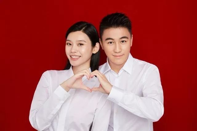 「圈表哥」赌王千金何超盈产女，豪门争产的高潮戏份给了奚梦瑶？