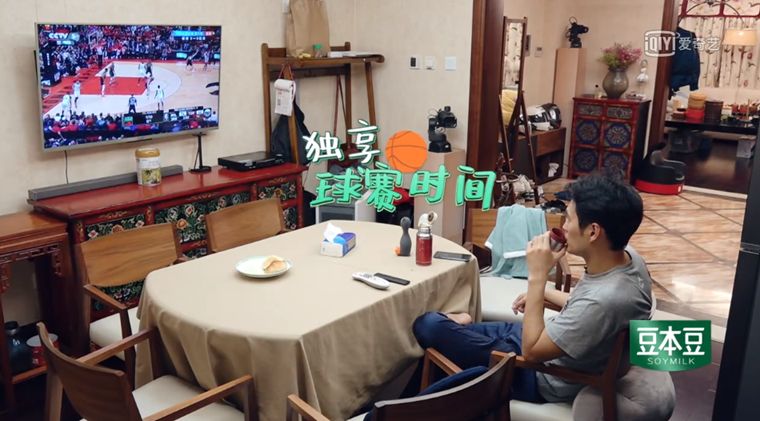 做饭带孩子主动解决婆媳矛盾，这样的24孝好老公她还说只是“标配”？