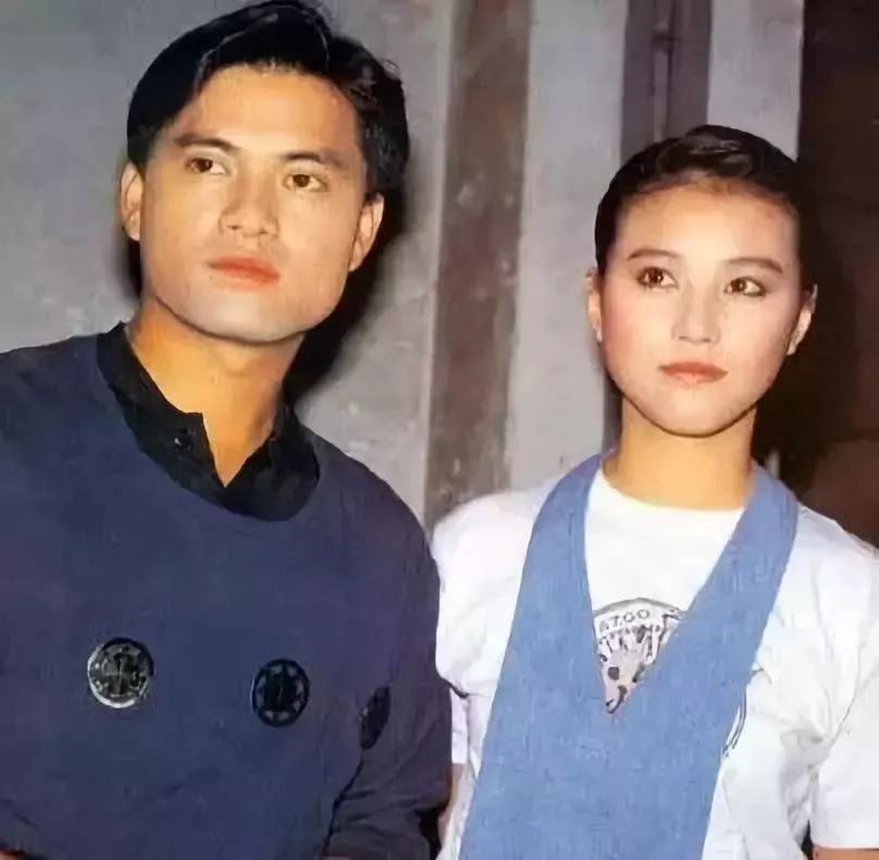 靠富婆捞金数亿，写自传诋毁前妻，这位男星拜金吃相太难看了！