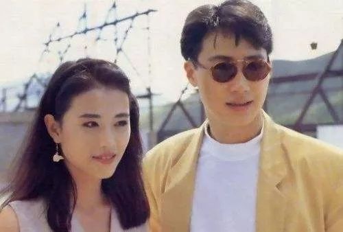 靠富婆捞金数亿，写自传诋毁前妻，这位男星拜金吃相太难看了！
