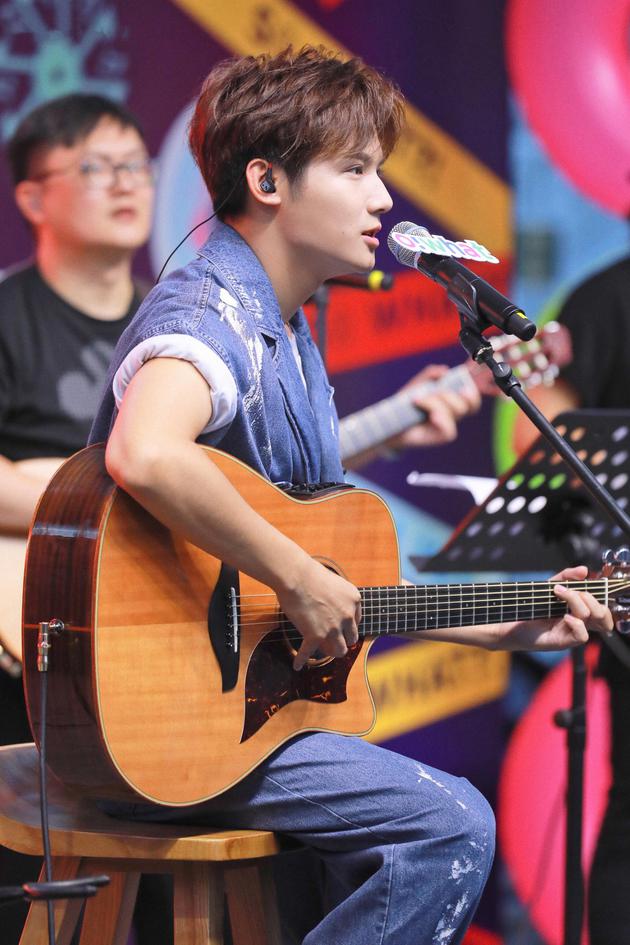 郑业成26岁生日会上海举行 组乐队演绎朴树经典歌曲