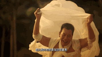 露胸上衣、内裤外穿，这些“性感美男”穿的越来越少