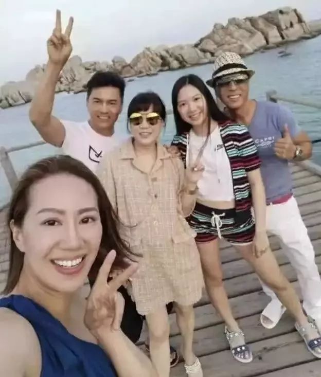 靠富婆捞金数亿，写自传诋毁前妻，这位男星拜金吃相太难看了！