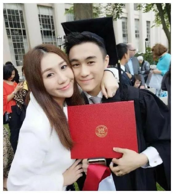 「圈表哥」赌王千金何超盈产女，豪门争产的高潮戏份给了奚梦瑶？