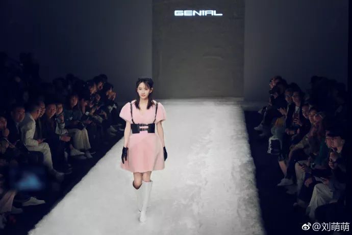 [美少女挖掘机]网球腿、猫咪嗓、爱情公寓里颜值最高的她竟然换了六次脸？