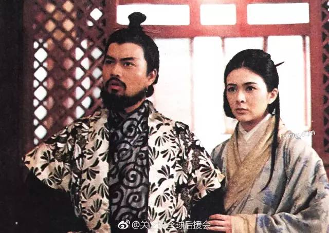 靠富婆捞金数亿，写自传诋毁前妻，这位男星拜金吃相太难看了！