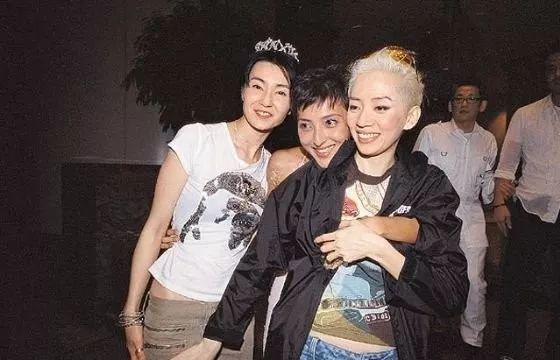 【GirlDaily】窦靖童叫她干妈，王菲为她掏2000万，55岁生日惊动了半个娱乐圈！