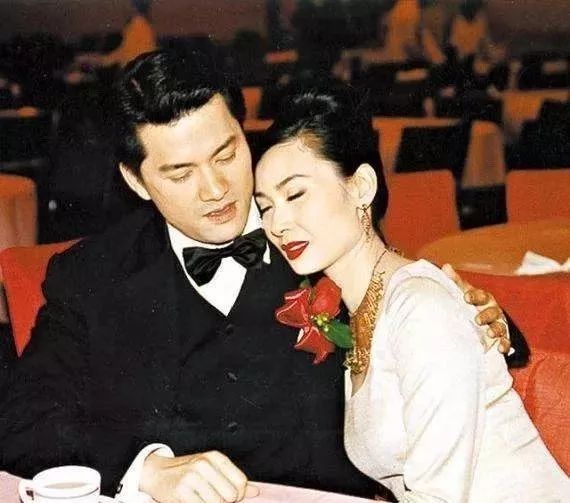 靠富婆捞金数亿，写自传诋毁前妻，这位男星拜金吃相太难看了！