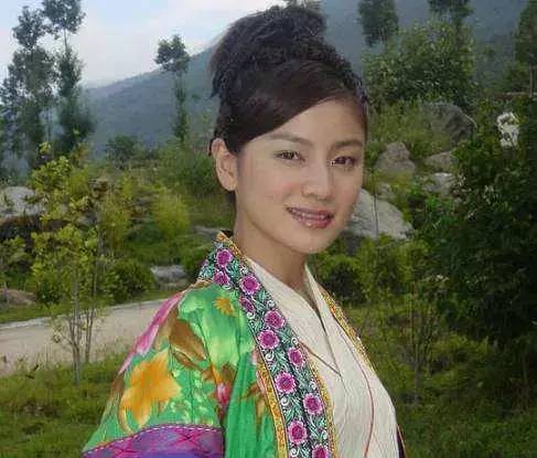 家喻户晓的童年女神复出！40岁为演第一美人被指整容过度脸崩了…