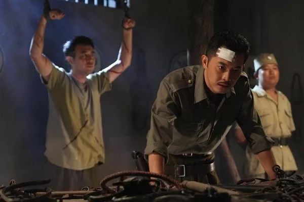「GirlDaily」顶流“白月光”自毁神颜，如今演“渣男”翻红：叫我偶像派，你骂谁呢？