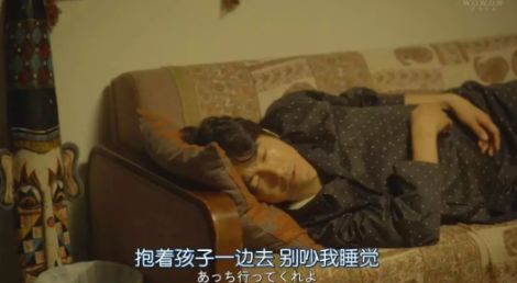 杨幂被骂不带娃，刘恺威是好爸爸：是否为生活丢盔弃甲，才配当妈？
