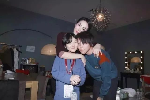 【GirlDaily】杨幂被骂不带娃，刘恺威是好爸爸：是否为生活丢盔弃甲，才配当妈？