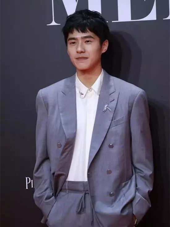 GQ盛典主持堪称灾难现场，主持人得罪大半个演艺圈！舅舅成龙都要急死了