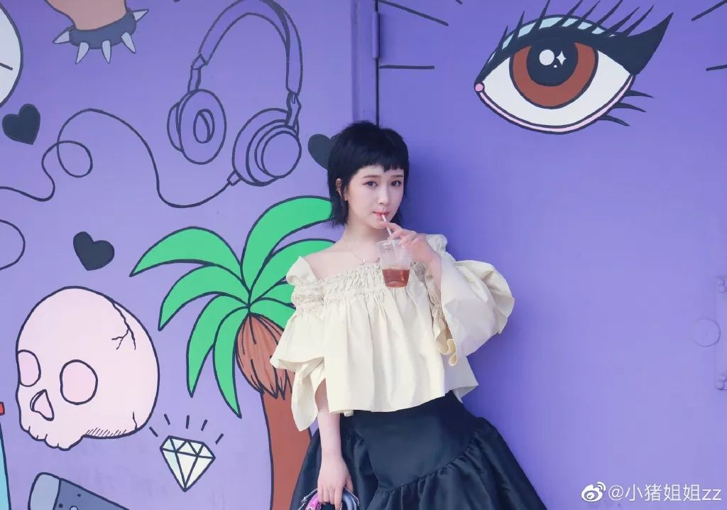 [美少女挖掘机]李佳琦赚到入选福布斯，然而还是被这个通天鼻菱形脸的网红碾压了…