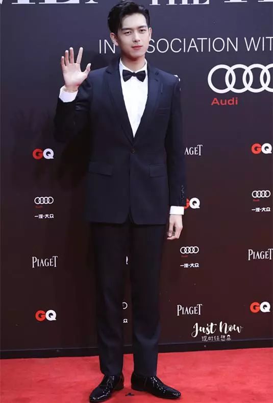 GQ盛典主持堪称灾难现场，主持人得罪大半个演艺圈！舅舅成龙都要急死了
