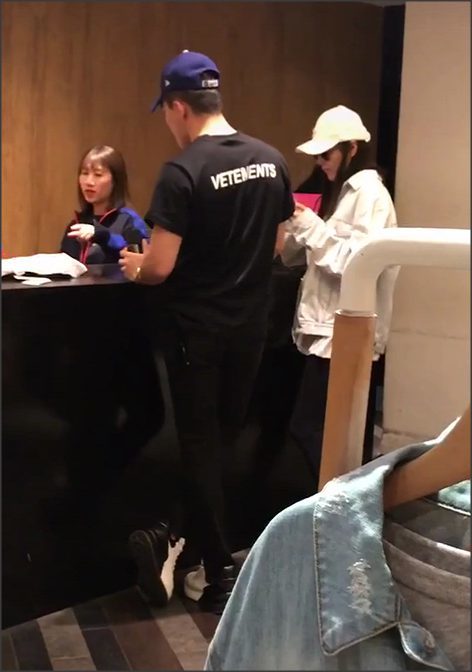 张馨予首谈军婚：自曝崇拜丈夫，曾因害怕对方而不敢对视