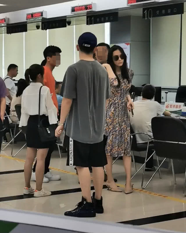 张馨予首谈军婚：自曝崇拜丈夫，曾因害怕对方而不敢对视